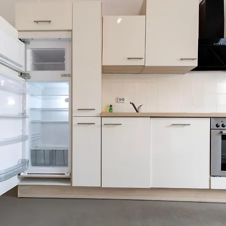 Workers In - 3 Bedrooms - 8 Beds - 2 Bathrooms Apartment Kevelaer