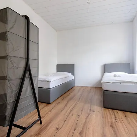 Apartment Workers In - 3 Bedrooms - 8 Beds - 2 Bathrooms *