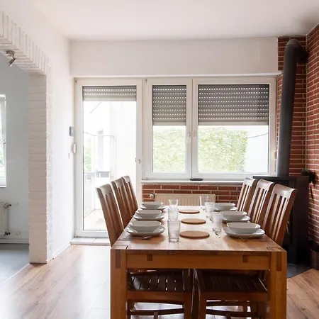 Workers In - 3 Bedrooms - 8 Beds - 2 Bathrooms Apartment *